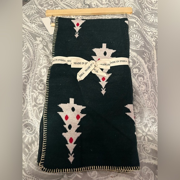 New Handcrafted Baby Blanket and Bib set - Picture 2 of 3